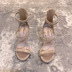 NWOT Nude Aldo Heels